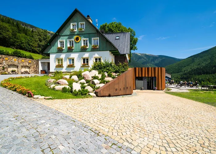 Pension Slunecnice & Panorama Restaurace Farma